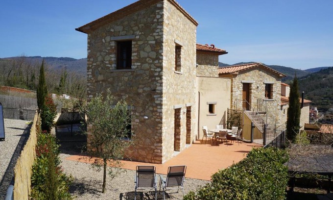 Gaiole in Chianti Haus | Borgo di Gaiole - Casa BD - apartment with a view & travel guide