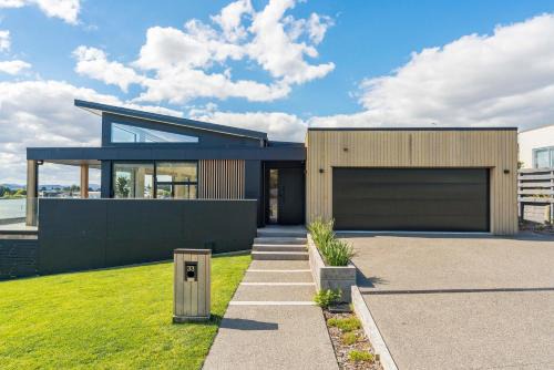 Waipahihi Haus | Botanical Oasis - Taupo