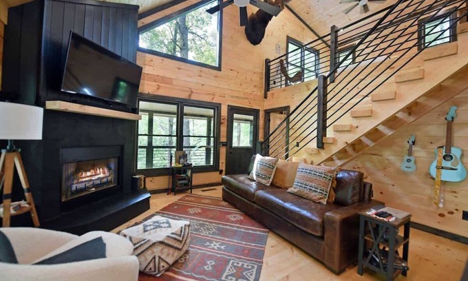 Cherry Log Kabine | Boujee Moose -new, hot tub, dog friendly, fire pit