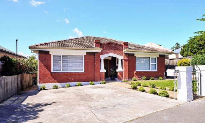 North Hobart Haus | Boujee on Burnett - Has all the charm that North Hobart has to offer!