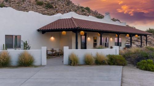 Yucca Valley Haus | Boulder Surrounded Escape- ANOTHERdeserthouse