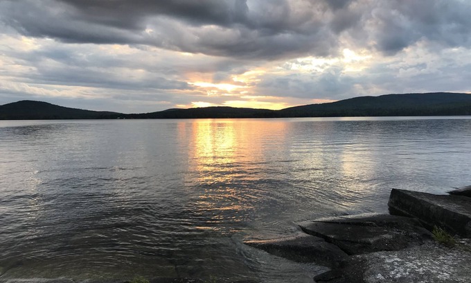Ellsworth Kabine | Branch Lake aktualisierte rustikale Hütte am See in der Nähe von Bar Harbor / Acadia Nat'l Park
