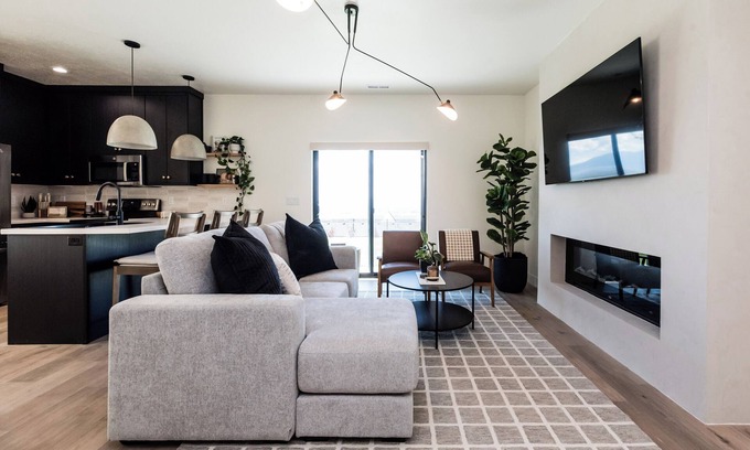 Smithfield Haus | Brand new 3 bed 2 bath with sunset views