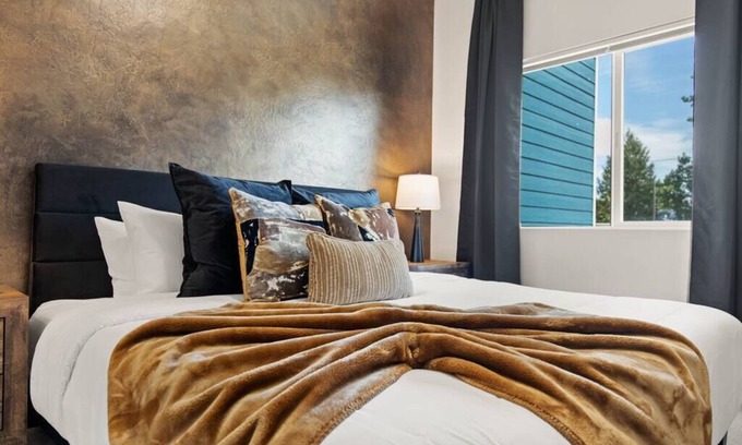 West Central Wohnung | Brand New 3BD, 2.5BTH Triplex Unit Near DT Spokane