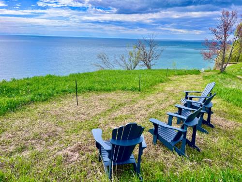 Ludington Haus | Brand New 5-Bedroom Lake Michigan Home + Hot Tub!