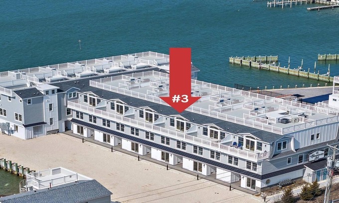 North Beach Haven Eigentumswohnung | Brand new Bayfront Luxury Townhome with Pool and Elevator.