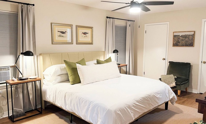 Hattiesburg Haus | Brand New Listing! Cozy Townhome w/ King Bed