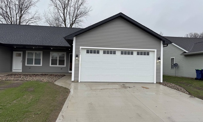 Saginaw Wohnung | BRAND NEW Luxury 3-bedroom 2 bath apartment in Saginaw, MI