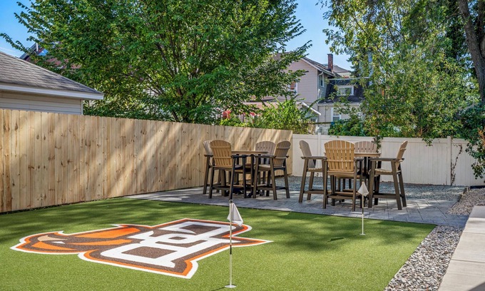 Bowling Green Haus | Brand-new luxury home in downtown Bowling Green, steps from BGSU. Stylish interiors, gourmet kitchen, and a unique backyard with a custom putting green. Perfect for alumni visits, game days, or weekend getaways.