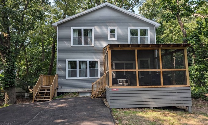 Michiana Shores Haus | Brand New Spacious 7-bedroom Michiana Shores Beach House in the woods!