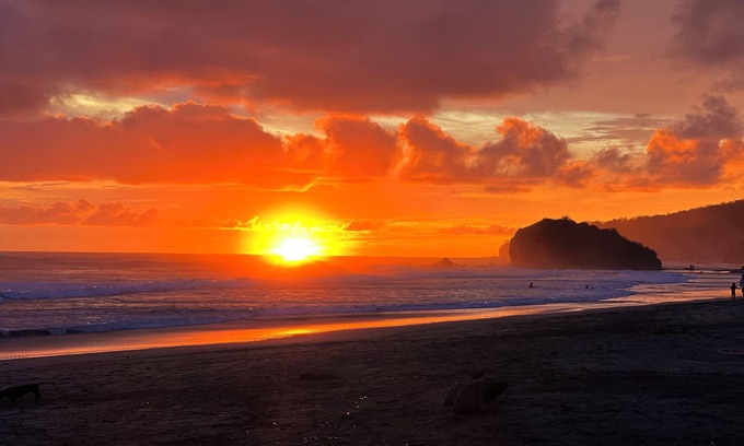 Playa Grande Villa | Brand new surf villa with casita in Playa Grande. 3 min walk to the beach!