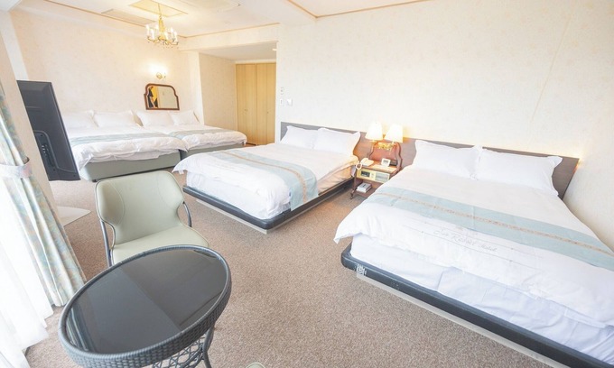 Sanmu Hotel | Breakfast included Accommodates up to 8 people /Sanmu Chiba