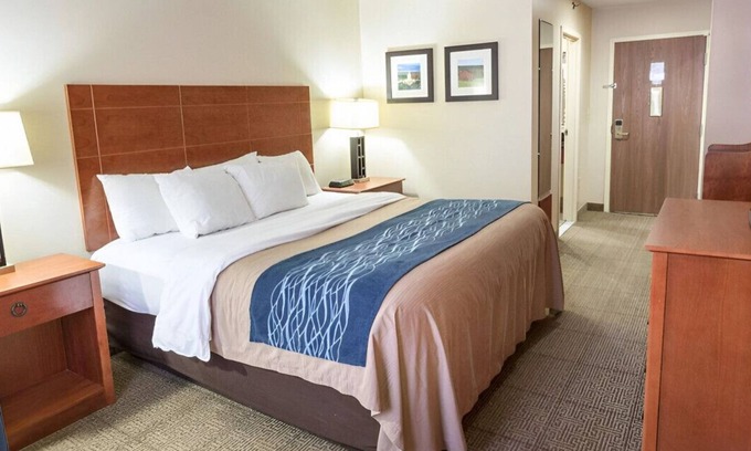 Augusta Haus | Breathtaking Rm for Luxurious Stay! Free Wi-Fi