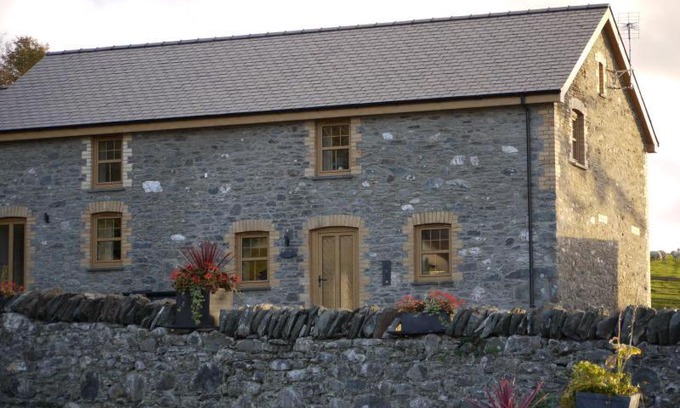 Glandyfi Haus | BREATHTAKING VIEWS with a HOT TUB - Bwlch Cliced