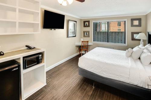 Litchfield by the Sea Wohnung | Breezes and Waves Resort View King Room, 1st Flr