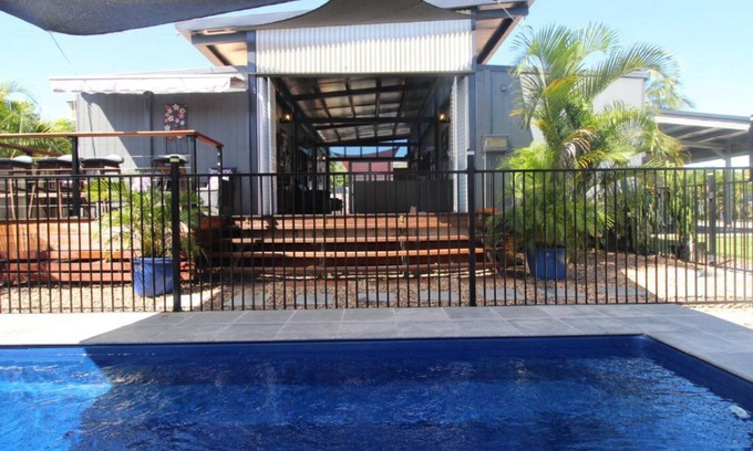 Horseshoe Bay Haus | Breezeway on Horseshoe