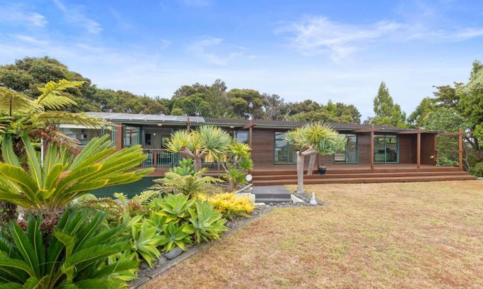 Opua Haus | Breezy on Broadview - Opua Holiday Home