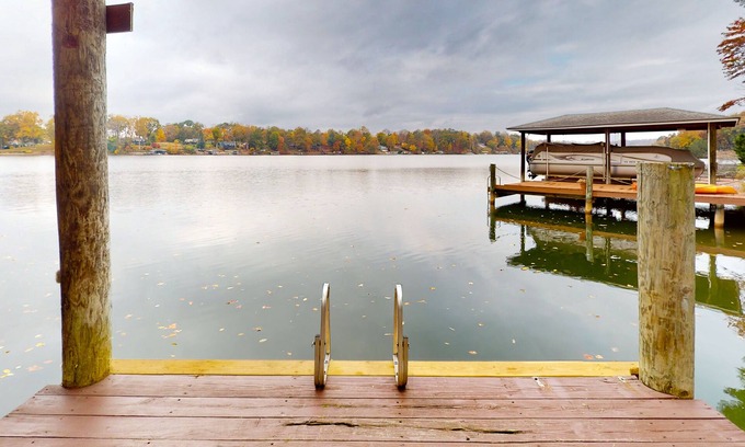 Westlake Corner Haus | Briarcliff - 3000 sq ft waterfront home w/ private dock, 2 kitchens & pool table