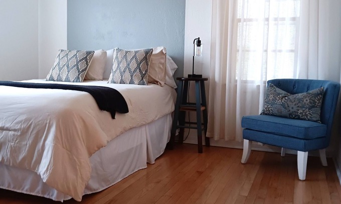 Eustis Haus | Mid Century Style Cottage Near Historic Downtown