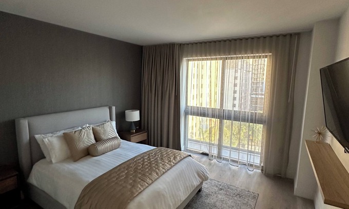 The Roads Eigentumswohnung | Brickell Apt: Rooftop Pool, Stunning City Views, Modern, Spacious, Walk to Shops