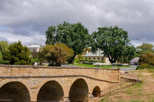 Richmond Wohnung | BRIDGE COTTAGES Sargeants & Armoury Cottages 1823 - HISTORY & CHARM