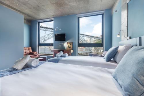 Santa Marinha Hotel | Bridge It - Suites & Views