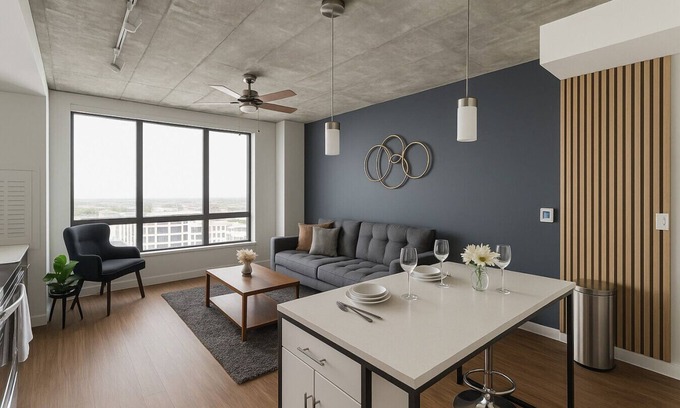 Five Points South Wohnung | Bright 2BR Apt | Pool, Gym & Walkable Area