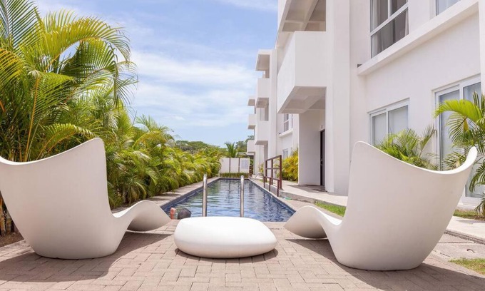 Barrio Ricos y Famosos Wohnung | Bright & Airy new Condo, 5 min walk to Jaco Beach!