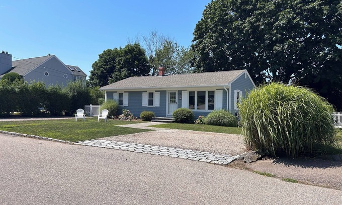 Bonnet Shores Haus | BRIGHT AND AIRY HOUSE IN BEAUTIFUL BONNET SHORES