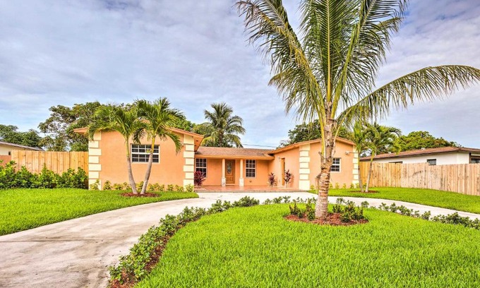 Delray Beach Haus | Pet-Friendly Delray Bungalow about 3 Mi to Beach!