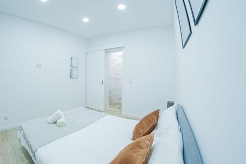 Moita Wohnung | Bright and modern flat with air-con and free parking