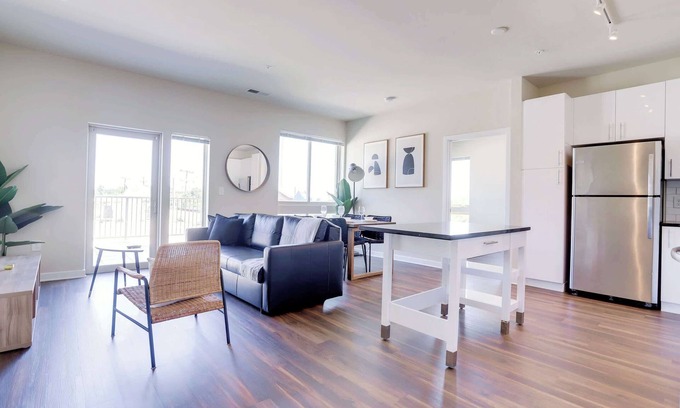 Jefferson Manor Wohnung | Bright Apt W Pool & Prime Location