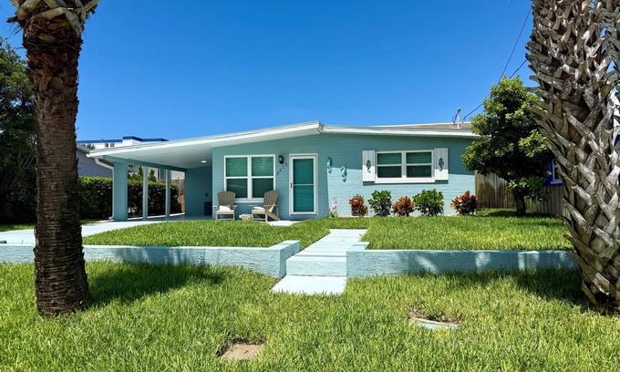 Ocean View Halifax Estates Haus | Bright Beach Bungalow – 1 Block to Dahlia Park Beach Access