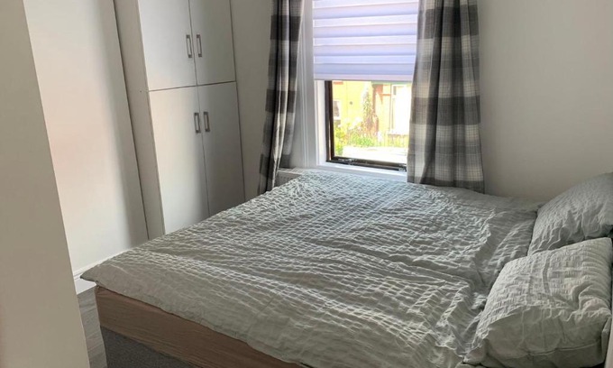 Glasnevin Haus | Bright en-suite room in Dublin