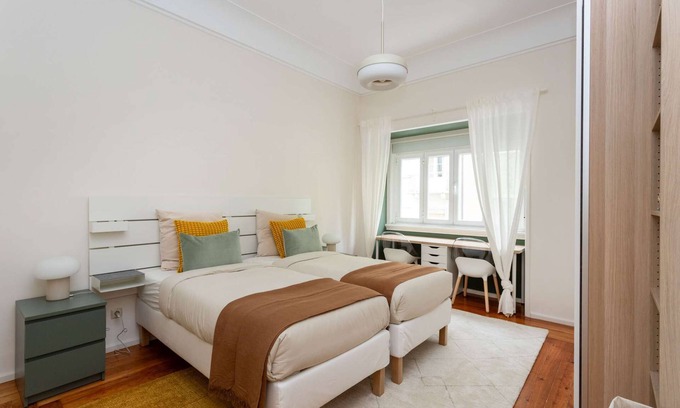 Alto do Pina Wohnung | Bright Lovely Room | Shared Apartment