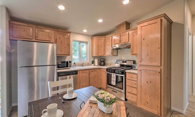 Kachina Village Hütte | NEW! Bright & Modern Flagstaff Cottage Escape!