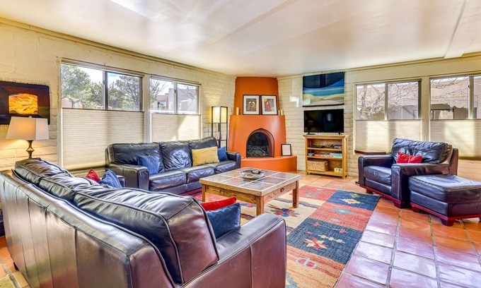 Northeast Santa Fe Eigentumswohnung | Bright Santa Fe Condo: 30 Min from Ski Basin!