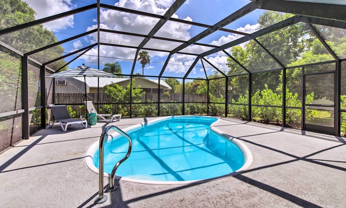 Sebastian Highlands Hütte | Bright Sebastian Home w/ Pool ~ 7 Mi to Beach!