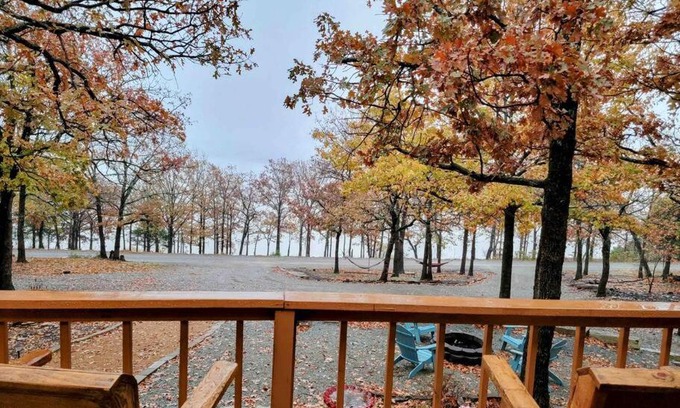 Blocker Haus | Bristow Blue - Lake front with Boat Ramp Access!