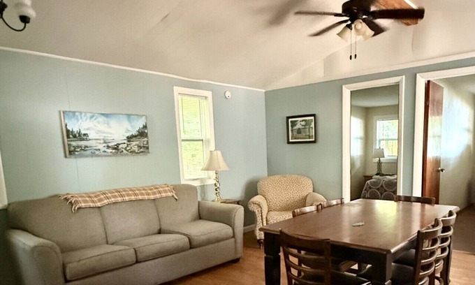 Grawn Haus | Brookside Cottages and Resort Lakeview Cottage