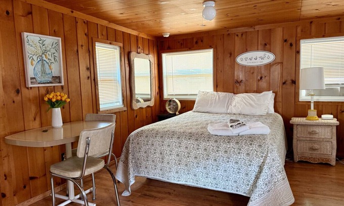 Grawn Haus | Brookside Cottages and Resorts DuckIn Cottage