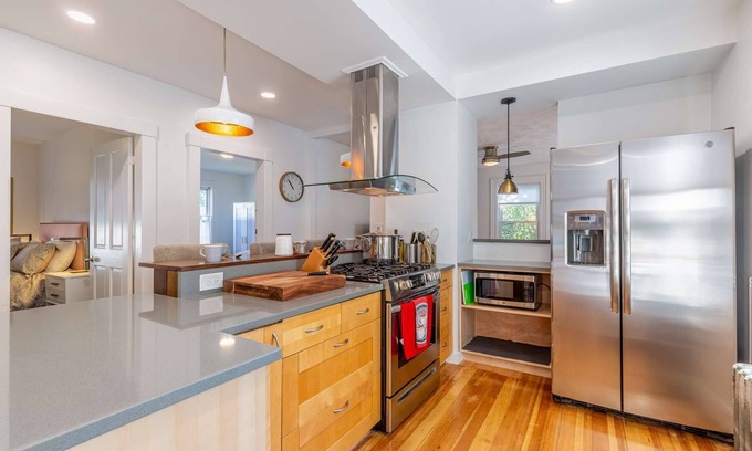 Salem Haus | Friendship House: 5 Minuten zu Fuß ins Zentrum von Salem: Restaurants, Pubs & Museen, Gourmetküche, Parkplatz