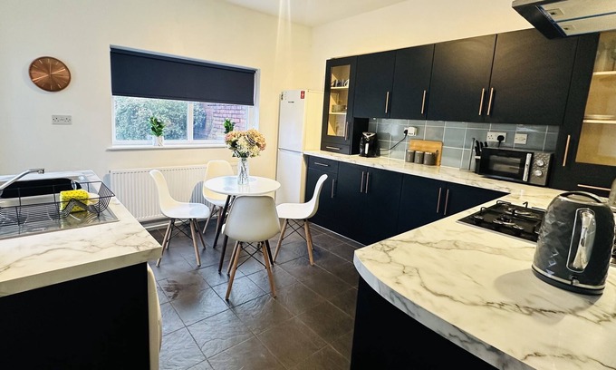 Coventry Haus | Broomfield Place Coventry 4 Double Bedroom Property