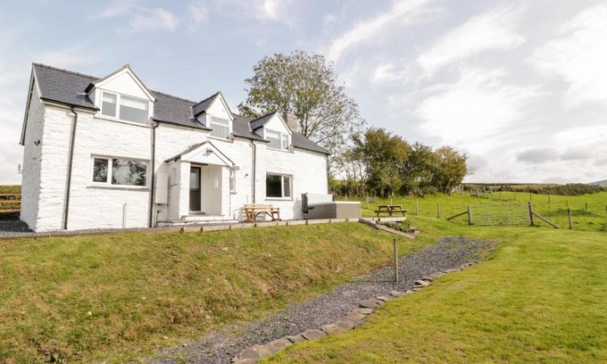 Aberhosan Haus | Bryndan