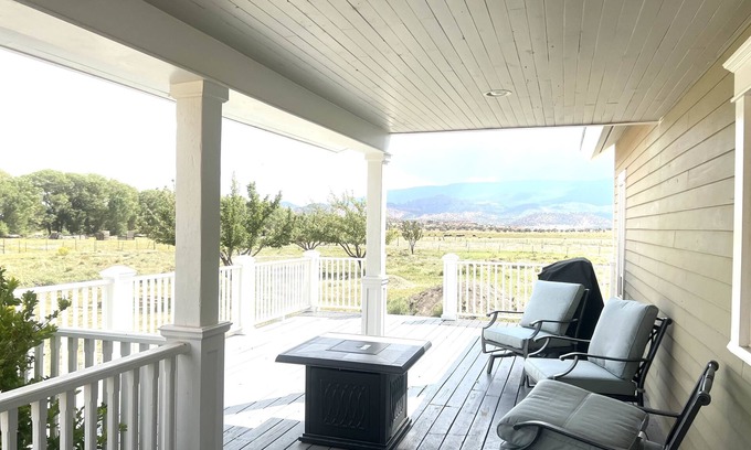Torrey Haus | Bucolic views, spacious great room, short walk to center of town!