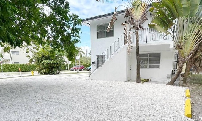 Coral Way Resort | Building next to CocoWalk & Brickell