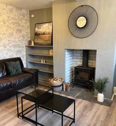 Sheffield Haus | Bumblebee Cottage 3-Bed Family Stay near Sheffield with Garden & Free Parking