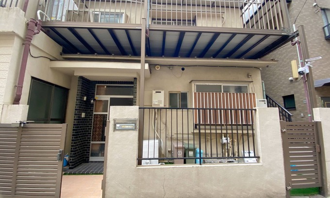 Bunkyo Haus | Bunkyo-ku, Tokyo, a 13-minute walk from Sugamo Station on the Yamanote Line and a 6-minute walk from Sengoku Station on the Toei Mita Line.