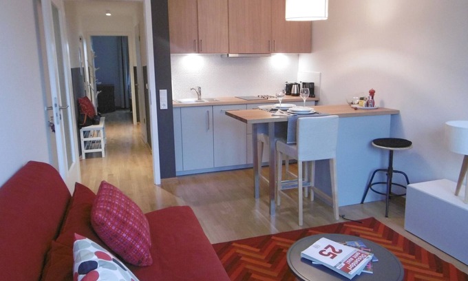 Stadtbezirk 3 Wohnung | Burghof Boarding Apartment No. 2 - Your elegant and cozy temporary apartment