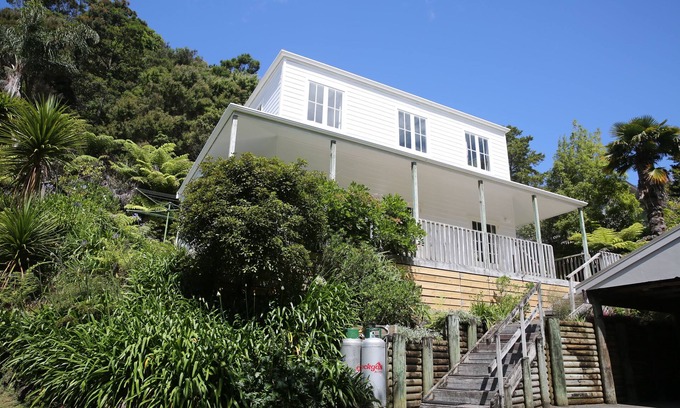 Paihia Haus | Bush clad oasis in the heart of Paihia